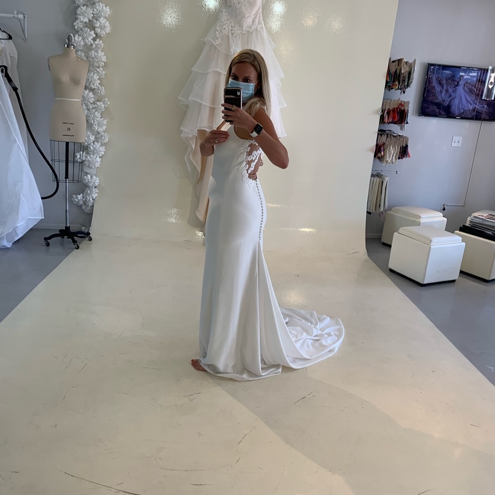 Pronovias Manon Wedding Dress Size 12 – Floral Back, V-Neck, Train - Picture 4 of 16
